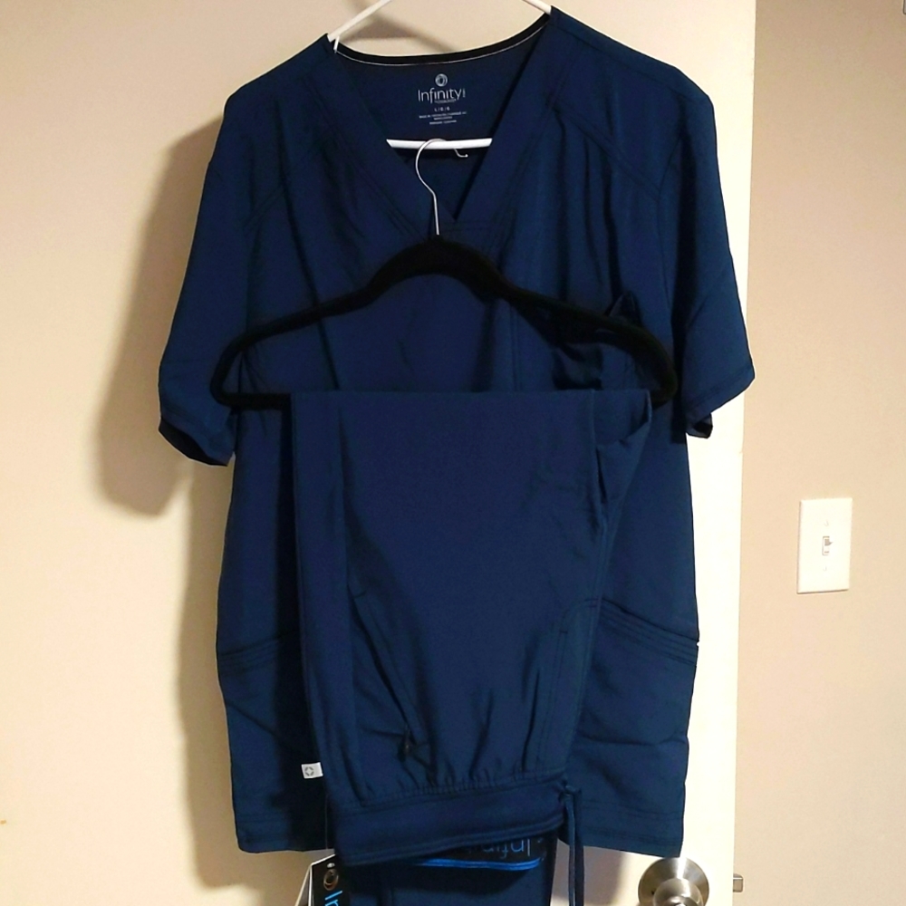 Infinity Cherokee scrubs size Large